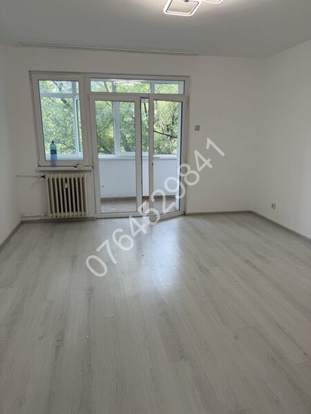Titan, Str. Lucretiu Patrascanu, langa metrou Costin Georgian, renovata.