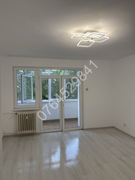Titan, Str. Lucretiu Patrascanu, langa metrou Costin Georgian, renovata.