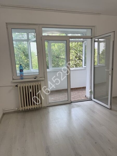Titan, Str. Lucretiu Patrascanu, langa metrou Costin Georgian, renovata.